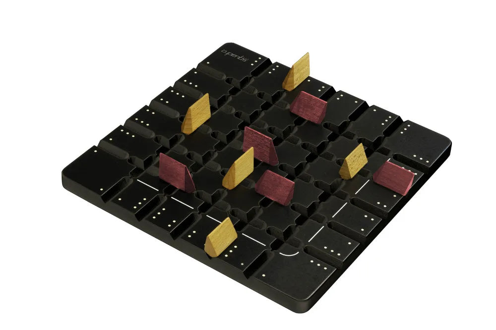 Squadro board game with black grid, orange and red square pieces