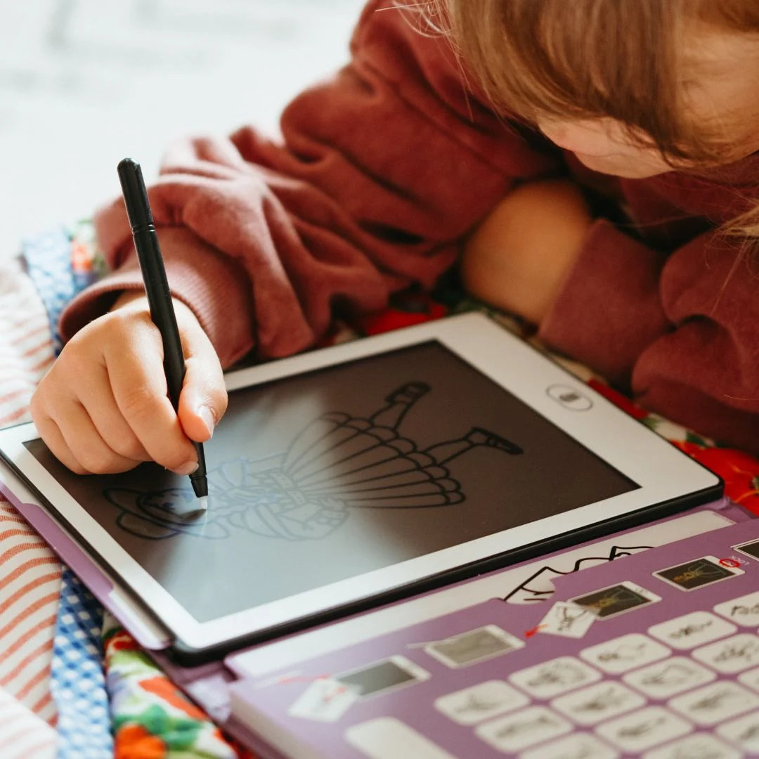 Kidydraw mini drawing pad: child draws princess outline with stylus on tablet