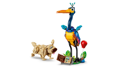 Kevin & Dug LEGO Set: Dug läuft links, Vogel steht rechts auf Steinsockel