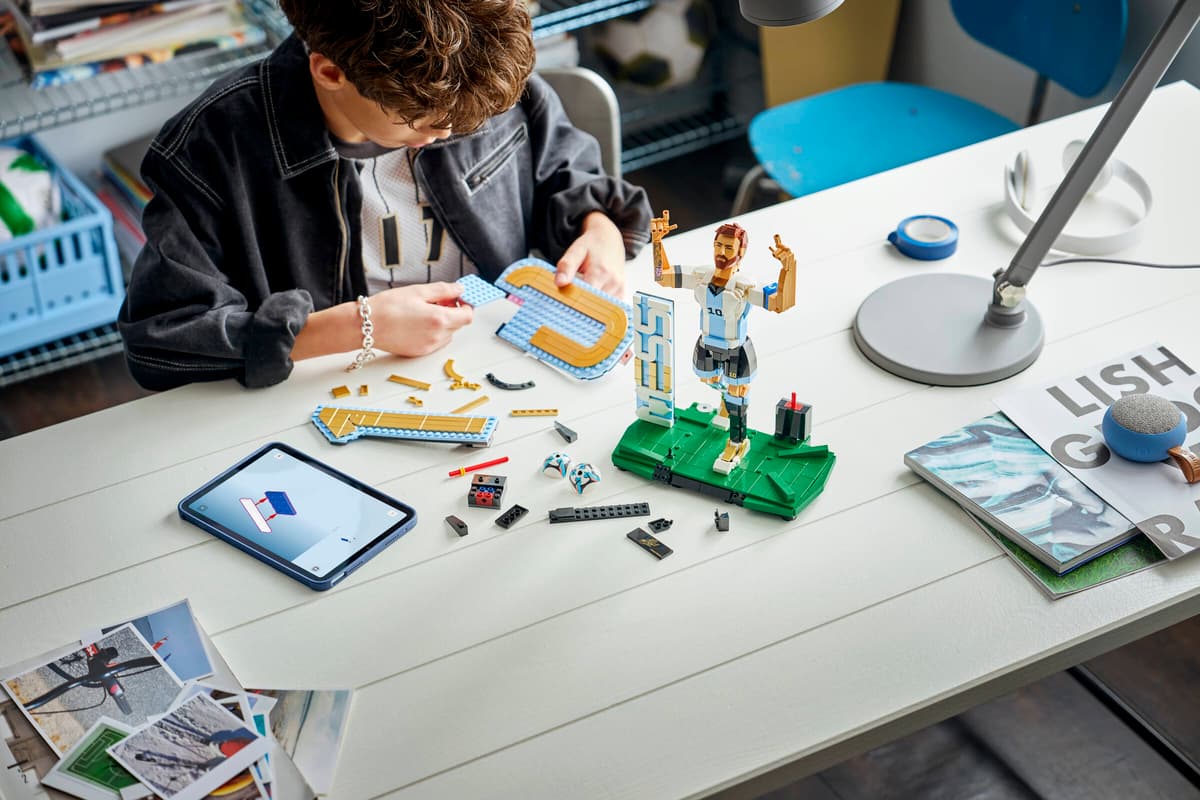 LEGO soccer legend set pieces with building base and Messi minifigure parts