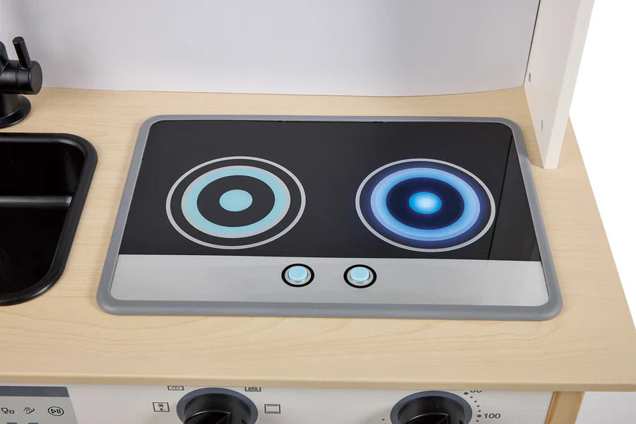 Herdfeld der Smart-Kitchen Spielküche mit zwei leuchtenden Kochringen
