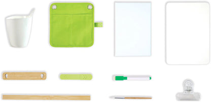 Easel-Set: grüne Tasche, weiße Tafel, Holzleisten, Clips und Becher