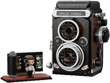 Retro - Twin Lens Reflex Camera (16 cm)