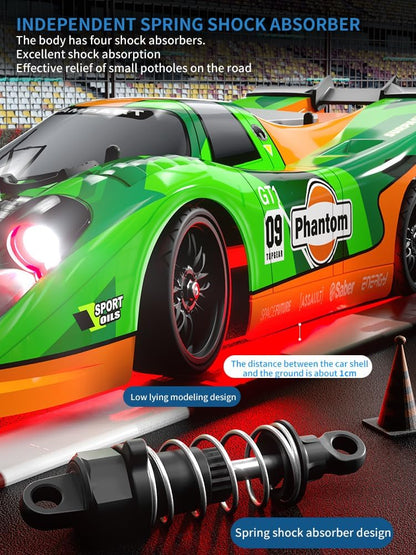 RC-Car Heckansicht mit roten LED-Leuchten und hinterem Karosserie-Detail