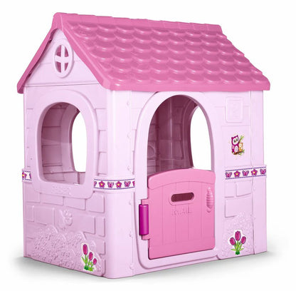 Roze speelhuis met gegolfd dak, ronde ramen en roze brievenbusdeur