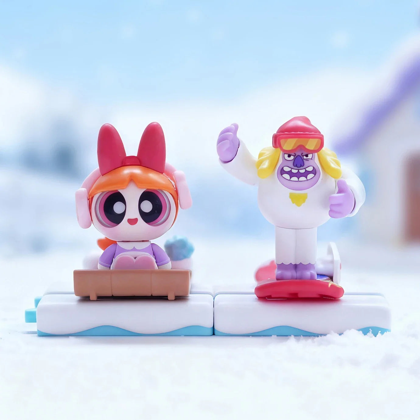 Daadoos Powerpuff Girls figures: bunny-eared hero and villain on snowy bases