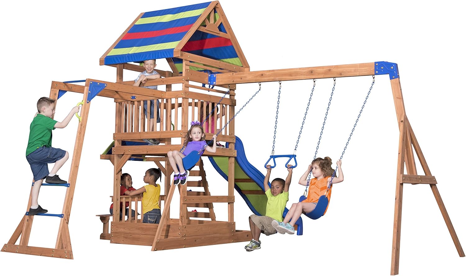 Holz-Spielturm mit Rutsche, mehreren Schaukeln und Kletterbereich