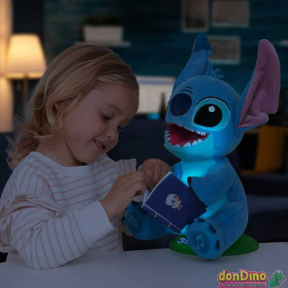 Peluche Stitch interactivo sentado con libro de tela
