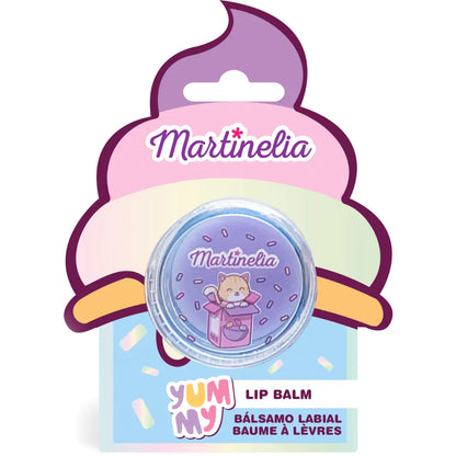 World Lip balm von Martinelia, Yum Yum My, blauer Lippenbalsam-Deckel im Karton