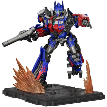 Optimus Prime Actionfigur auf schwarzer Plattform, Flammenoptik und Laser