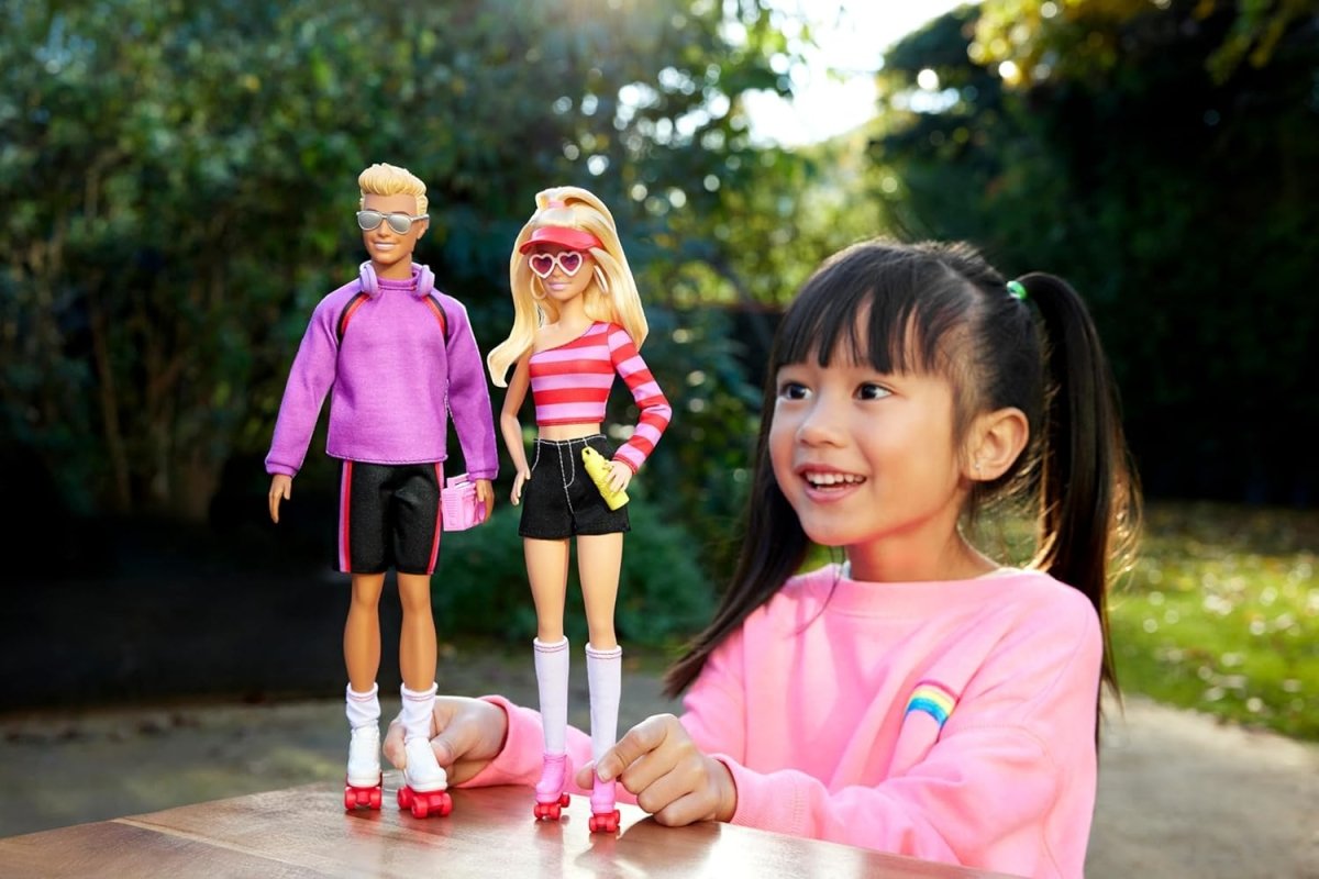 Fashionistas With 2 Fashion Dolls - Barbie - The Toy Store