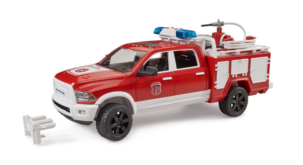 Rot-weißes Feuerwehrauto-Toy Ram 2500 mit blauen Blaulichtern und Ausrüstung