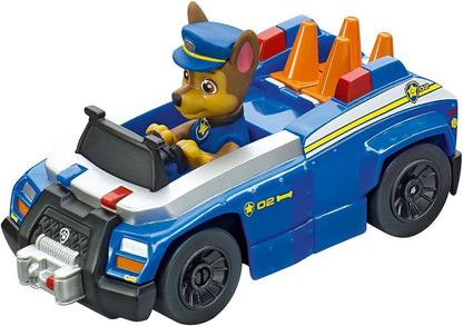 Blaues Chase-Spielauto mit Paw-Patrol-Figur, Fahrer sitzt im Cockpit