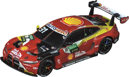 Roter DTM-Rennwagen mit Startnummer 31 auf der Slotbahn