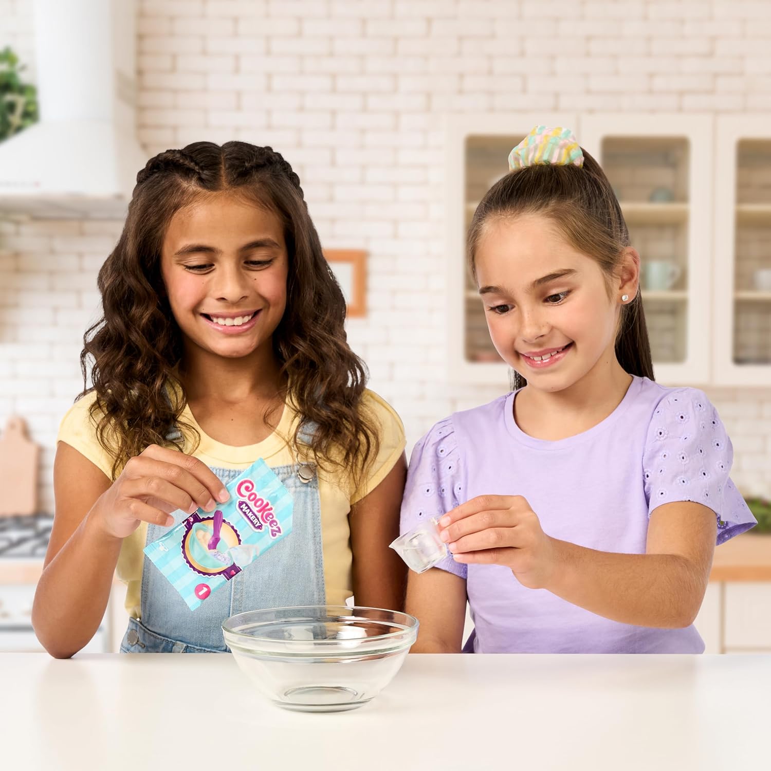 cookees makery s2 freezy cakez playset - Cookeez Makery - The Toy Store