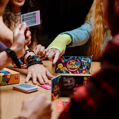 The Decades Devine L'Année Game - Dujardin - The Toy Store