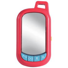 Rotes Selfie-Spielzeugtelefon mit spiegelndem Display und blauer Tastatur