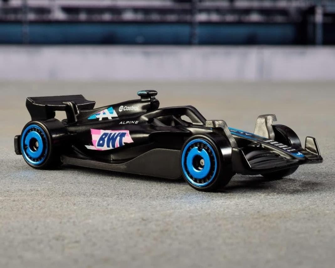 Schwarz-blaue Formel-1 Die-Cast Rennwagen, blaue Felgen und Alpine-Beschriftung