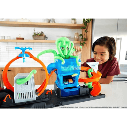 Hot Wheels car wash playset with blue octopus launcher, orange loops and silver sprayer