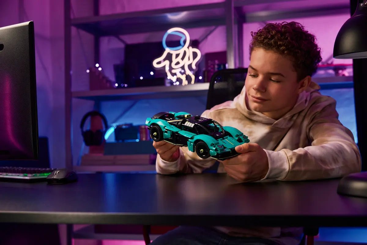 Aston Martin Building Set - Lego - The Toy Store