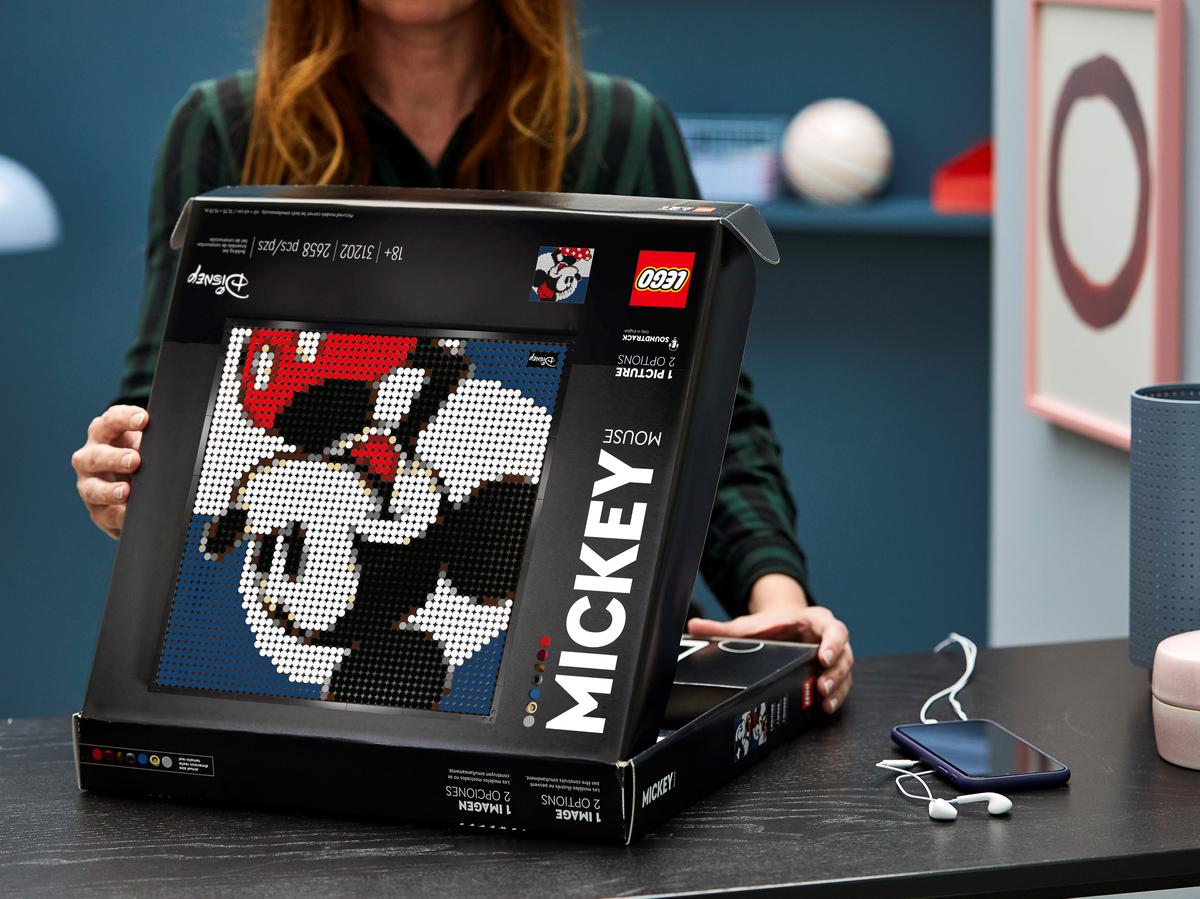 LEGO Mickey Mouse kit box showing Mickey bead artwork and instructions