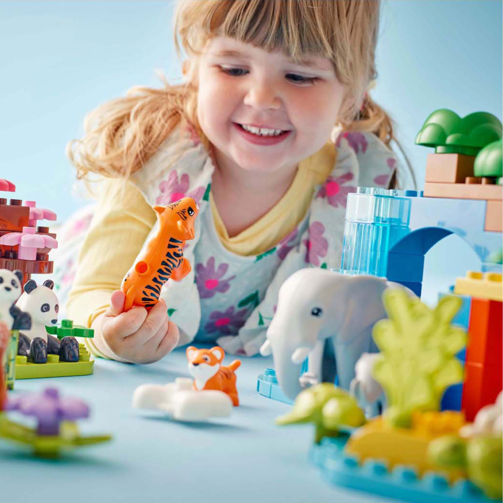 Duplo Wild Animals Families play scene with small tiger, panda and elephant figures