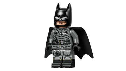 Batman-Minifigur mit schwarzem Umhang, Helm und sichtbaren Brustdetails