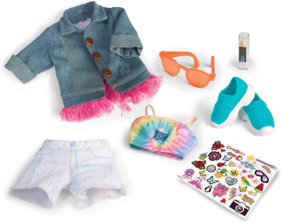 Ropa y accesorios de la muñeca: chaqueta vaquera azul, gafas naranjas, zapatos, shorts
