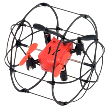 Turbo Runner: roter Mini-Quadcopter im Schutzkäfig, mit Propellern und Kamera-Optik
