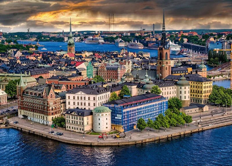 Schweden Puzzle-Motiv aus Vogelperspektive: Hafenstadt und Flussufer