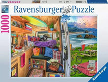 Puzzle-Box Rig Views, 1000 Teile: Innenraum mit Katzen und Küstenlandschaft