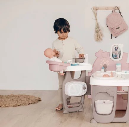 Baby Nurse Spielset am Tisch, rosa, mit Puppenaccessoires zum Füttern