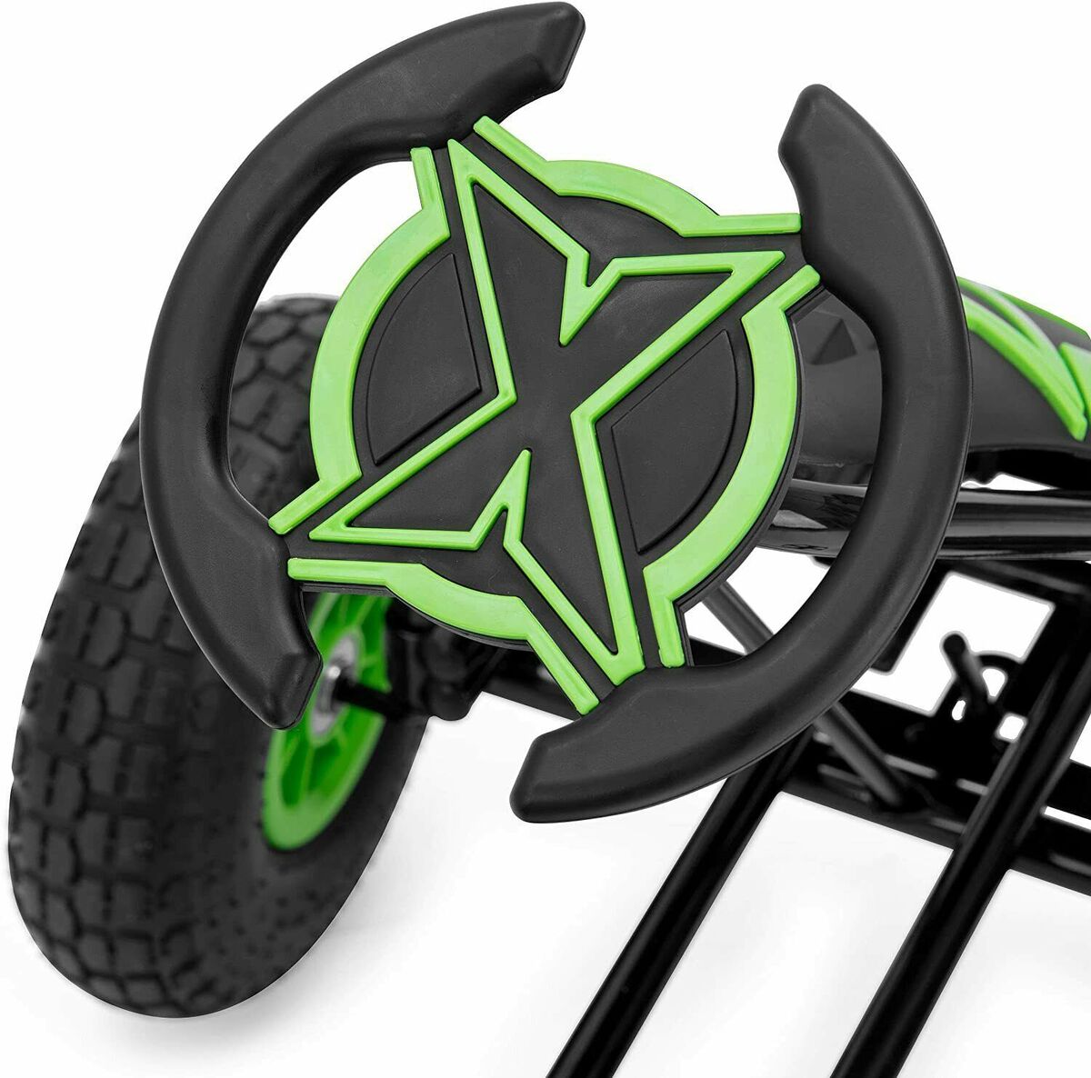 Go-Kart Viper Vorderseite: grünes Logo am Lenkrad und schwarze Reifen
