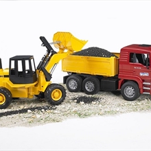 Construction truck with articulated road loader